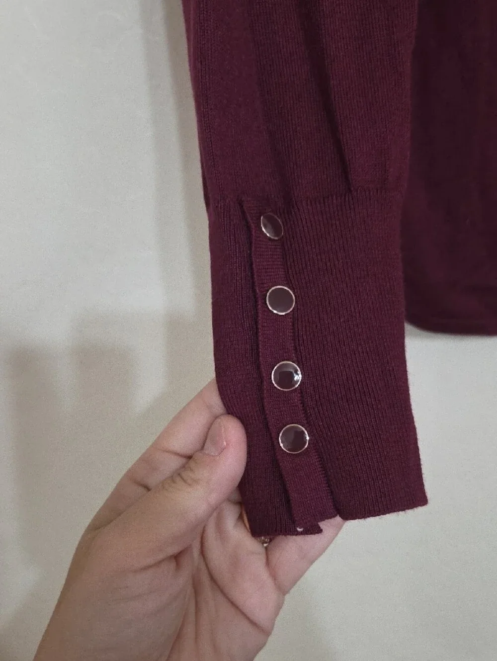 Chico's V-Neck Long Sleeve Top in Burgundy